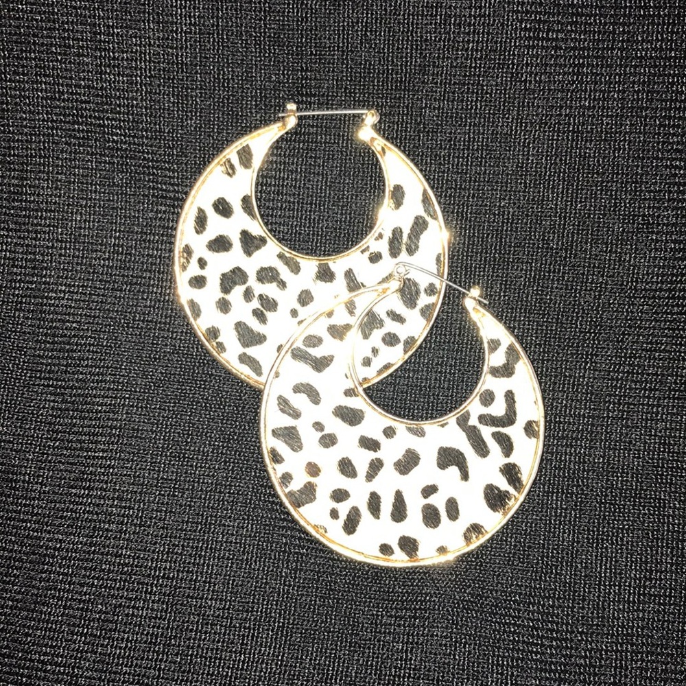 Black & white leopard earrings